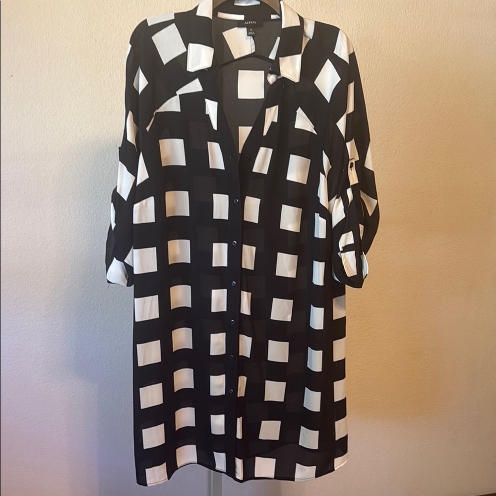 Alfani Black‎ and White Geometric Top